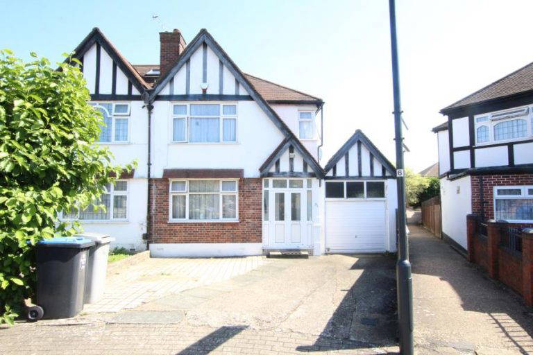 Kinross Close, Kenton, HA3 0UE Salter McGuinness