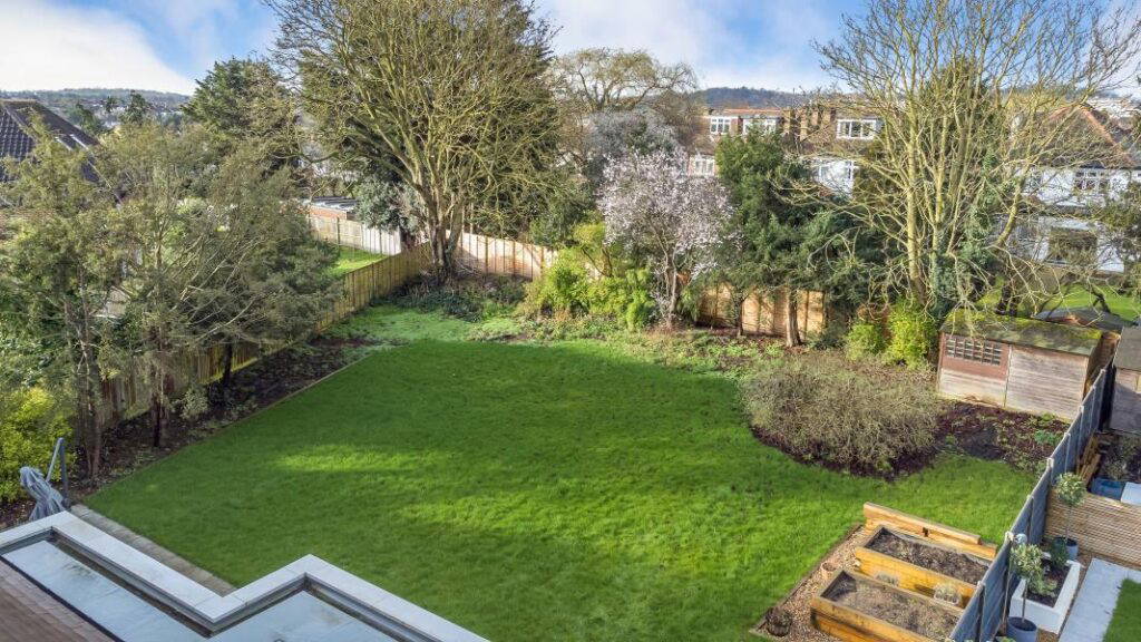 Woodhill Crescent, Kenton, HA3 0LY Salter McGuinness