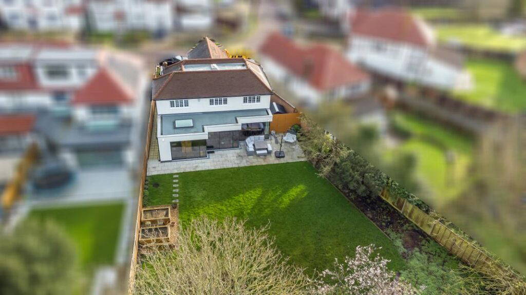 Woodhill Crescent, Kenton, HA3 0LY Salter McGuinness